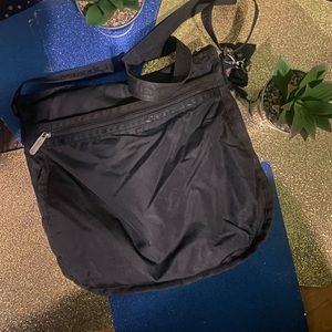 LESPORTSAC BLACK NYLON SHOULDER CROSSBODY Bag BOHO CHIC HOBO RARE RARE SPORTY